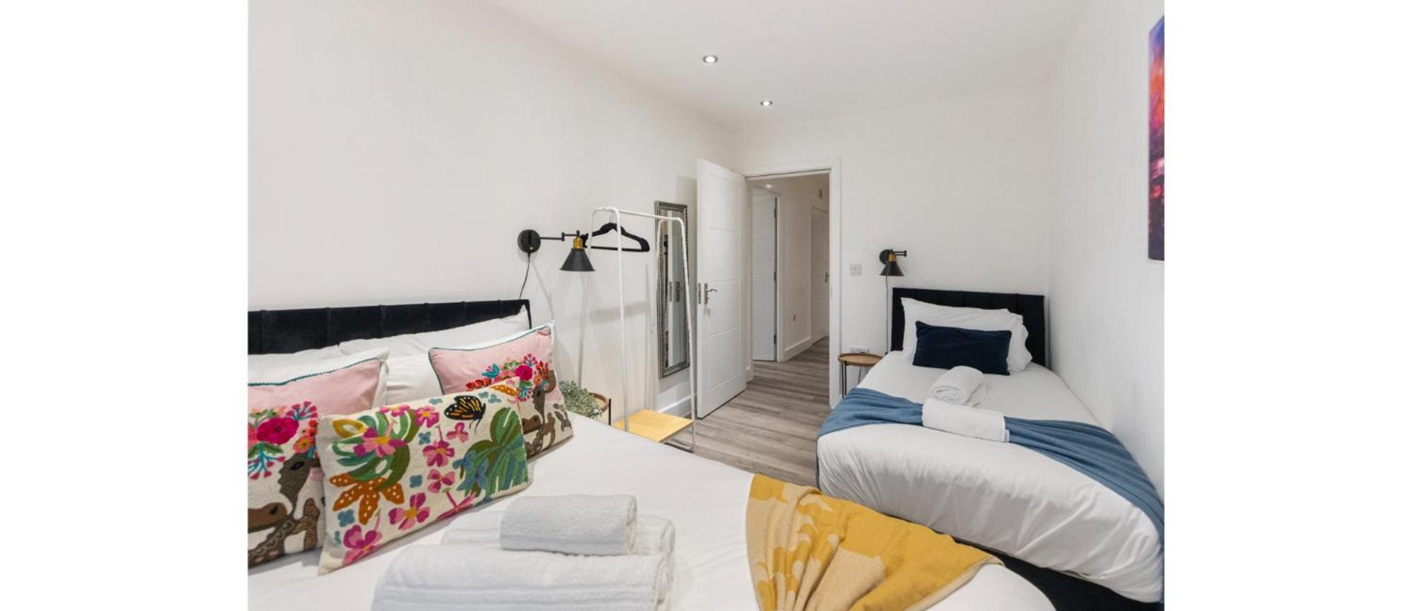 A Splash Of Color: Spacious & Funky 3-br Flat