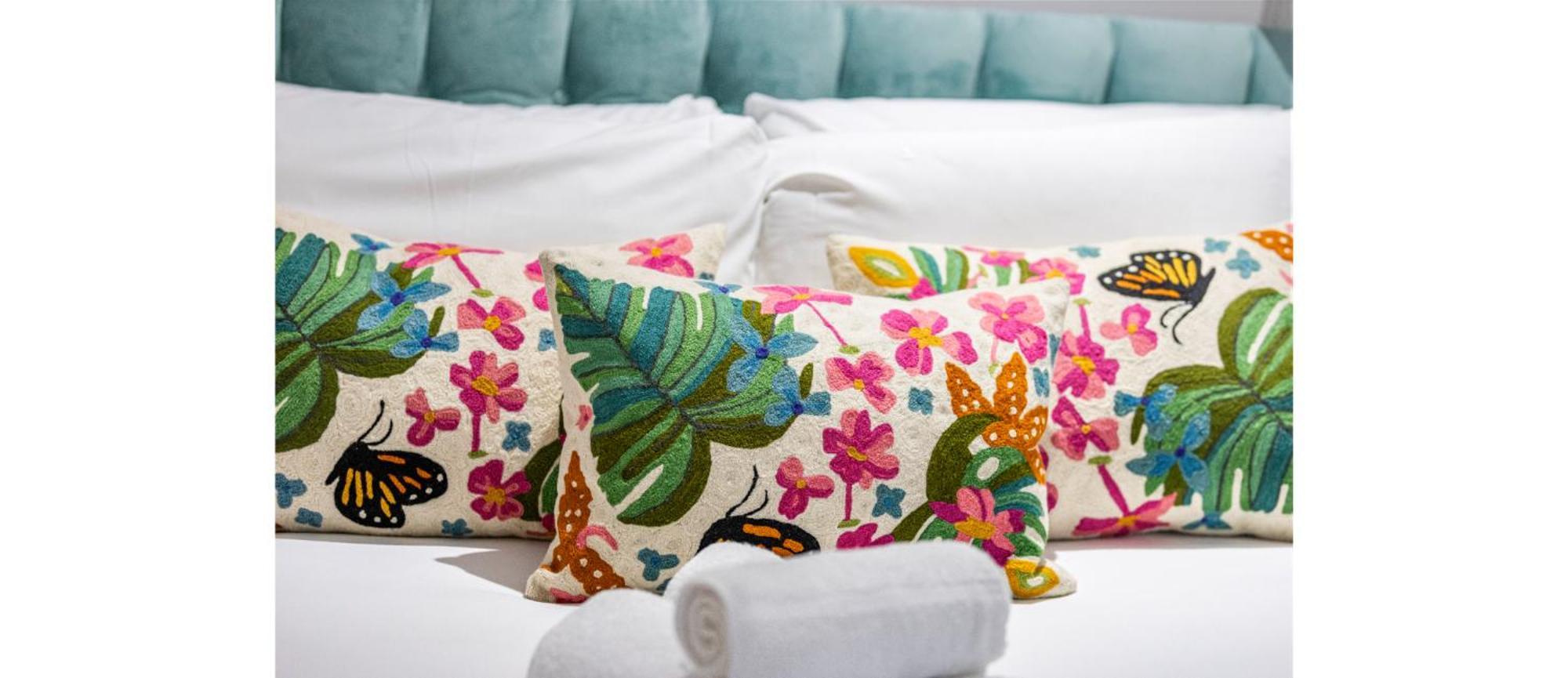 A Splash Of Color: Spacious & Funky 3-br Flat Appartamento